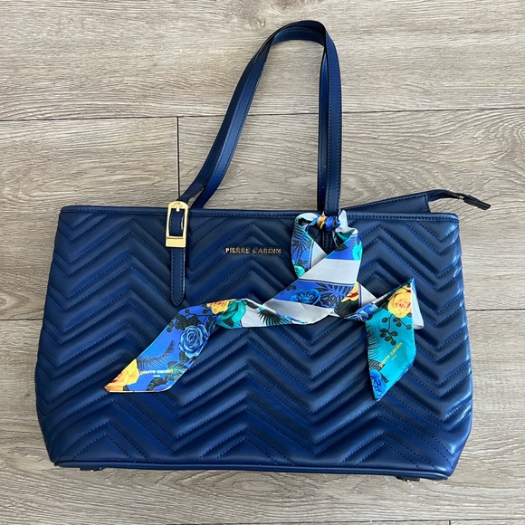 Pierre Cardin Purse - Picture 2 of 12